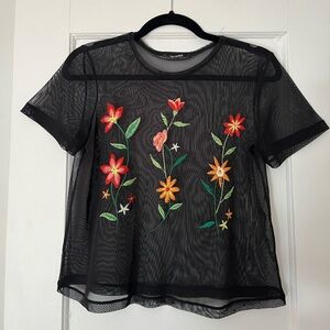 3/$20 🌟 Black Mesh Embroidered Top